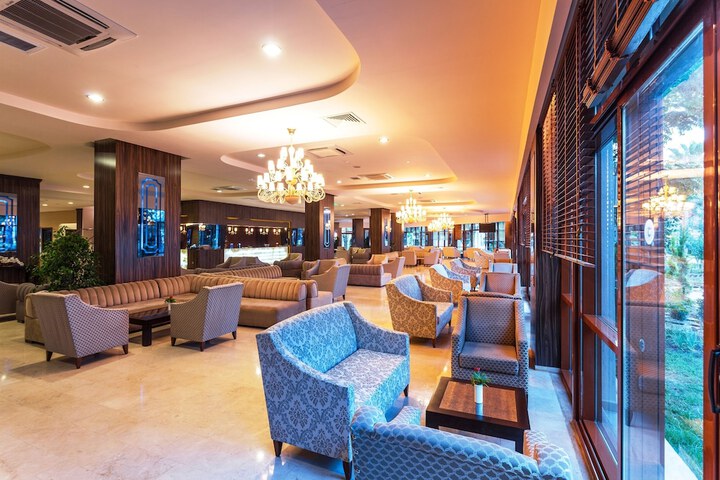 Lounge 73 of 100