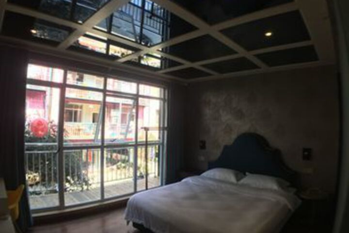 Room 12 of 30