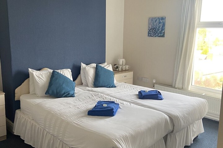 Room 4 of 6