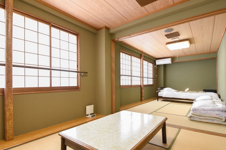 Room 6 of 10