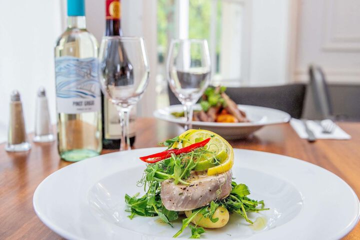 Dining 60 of 103