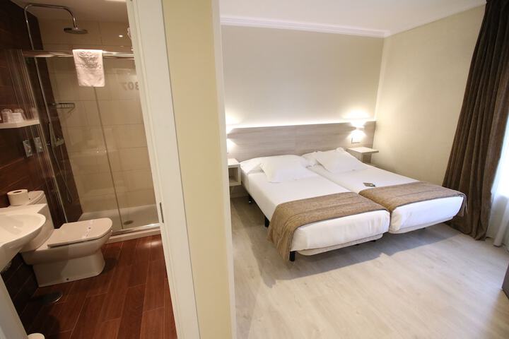 Room 9 of 47
