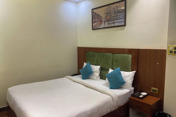 Room 14 of 30