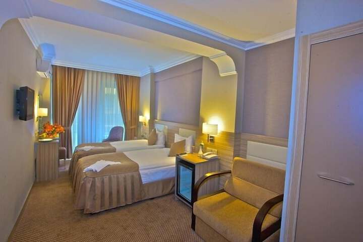 Room 4 of 32
