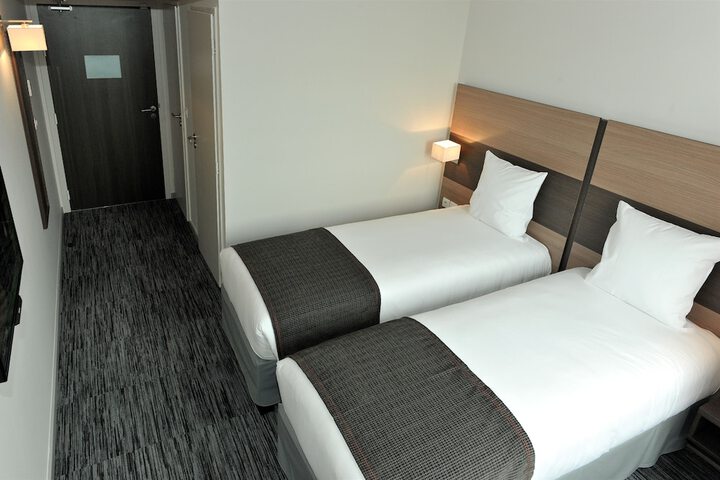 Room 7 of 31