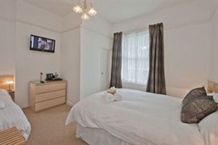 Room 9 of 20