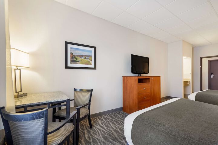 1 Queen Bed First Floor Microwave and Refrigerator WiFi Full Breakfast (23 of 25)