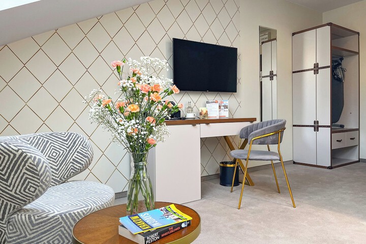 Room 27 of 70