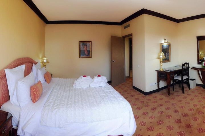 Room 9 of 63