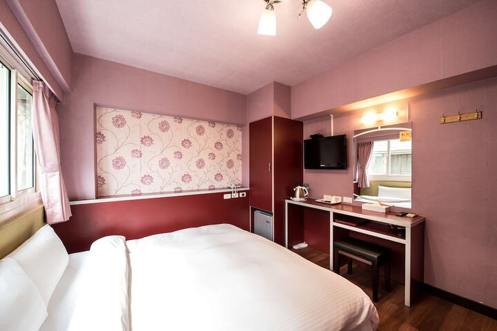 Room 9 of 28