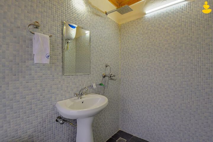 Room 5 of 10