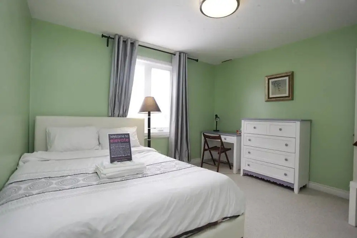 Room 2 of 9