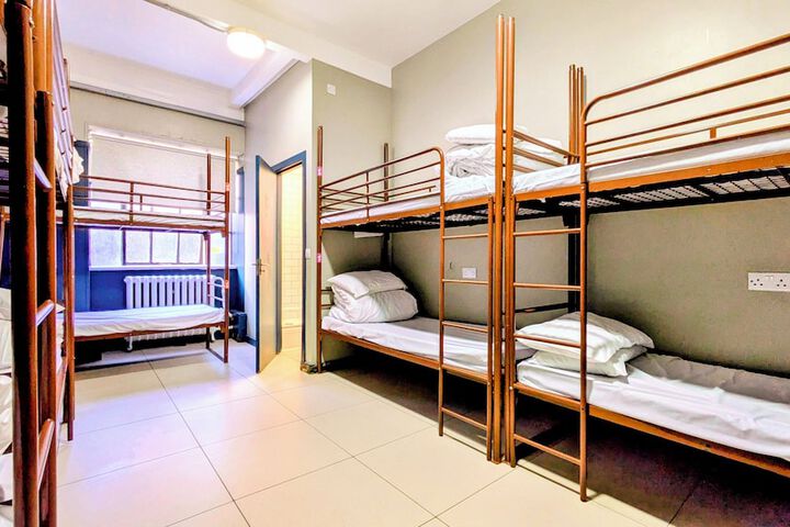 Room 32 of 98