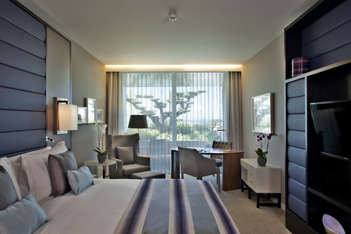Room 13 of 110