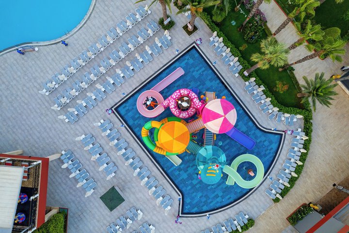 Hotel Pool
