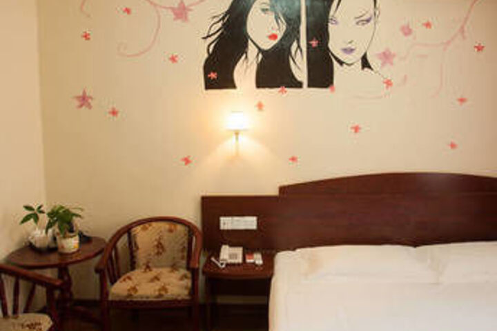 Room 9 of 36