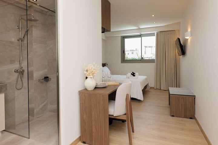 Room 25 of 172
