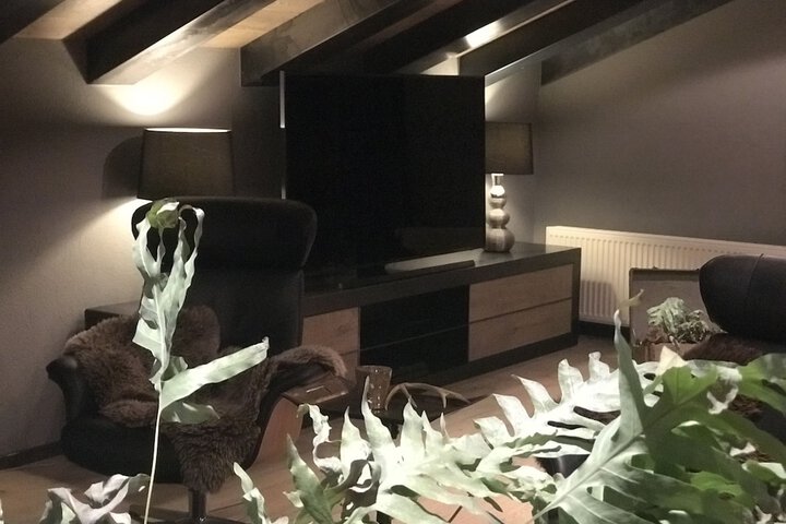 Room 8 of 30