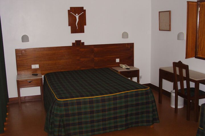 Room 13 of 64