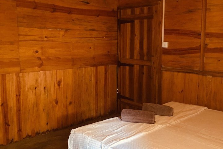 Room 6 of 8
