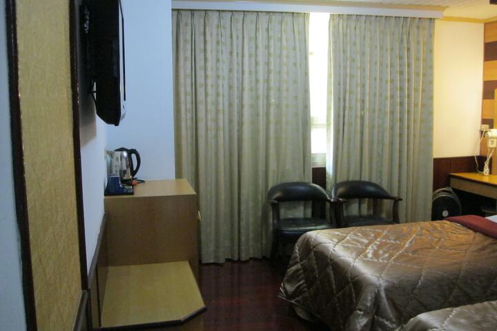 Room 9 of 36