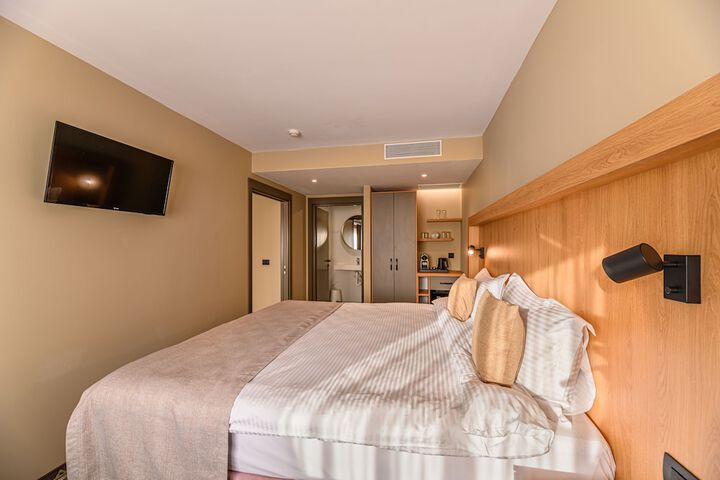 Room 48 of 65