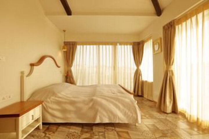 Room 8 of 19