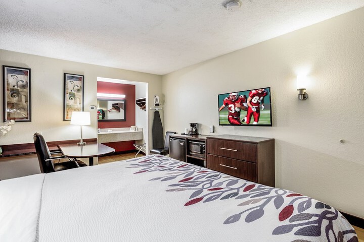 Room 4 of 28