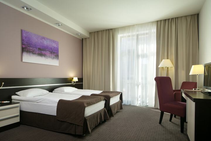 Room 4 of 39