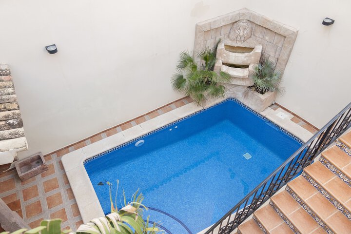 Pool 51 of 66