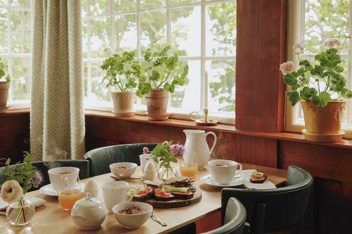 Breakfast/Coffee Service 20 of 37
