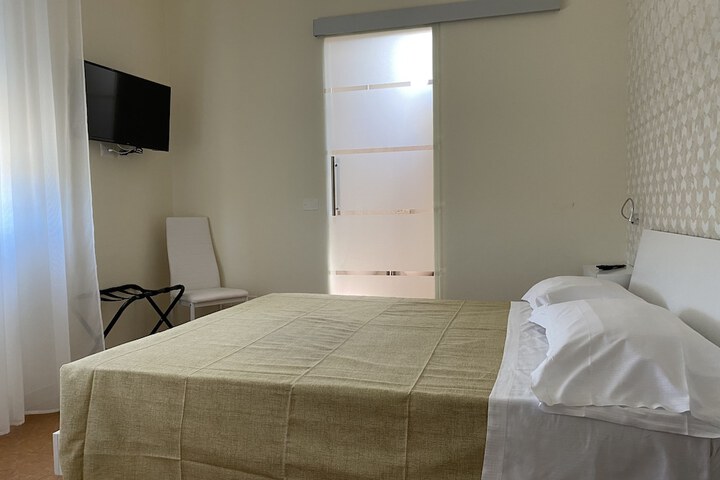 Room 15 of 99