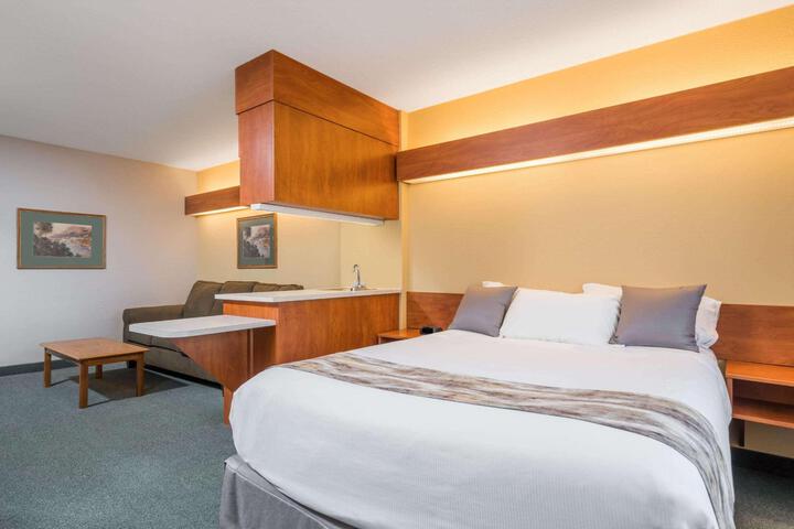 1 Queen Bed Accessible Room (4 of 26)