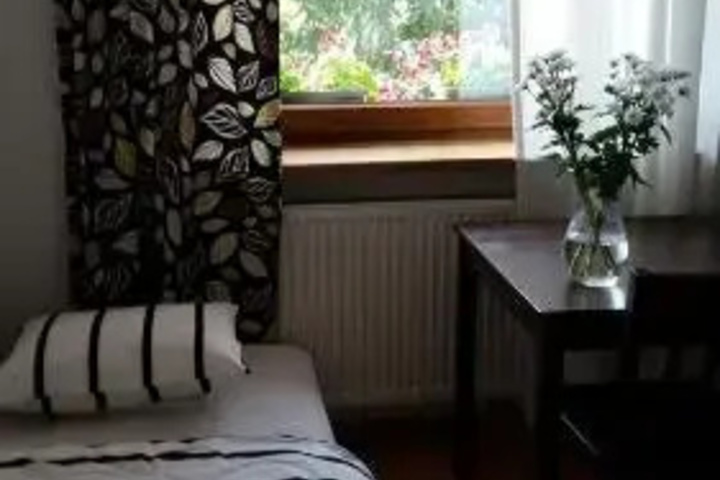 Room 5 of 11