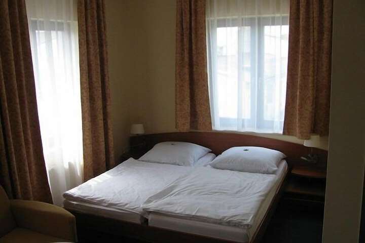 Room 9 of 34