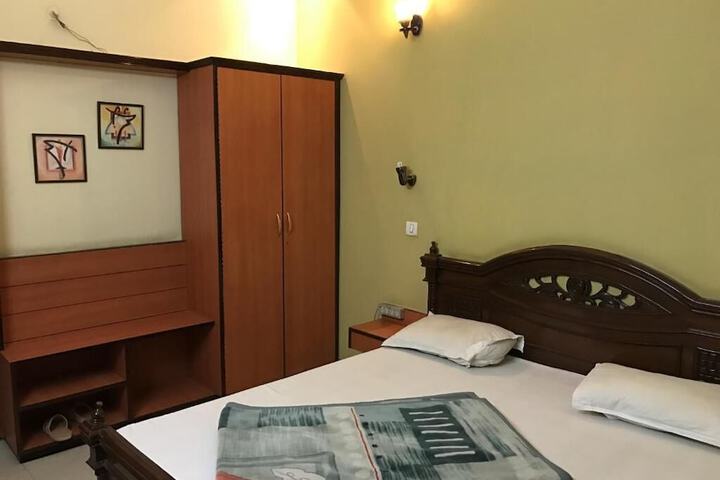 Room 15 of 25