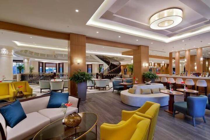 Lounge 163 of 227