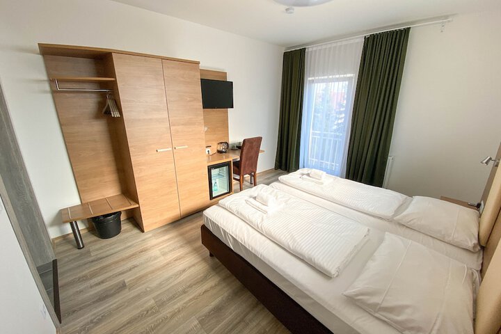 Room 7 of 13