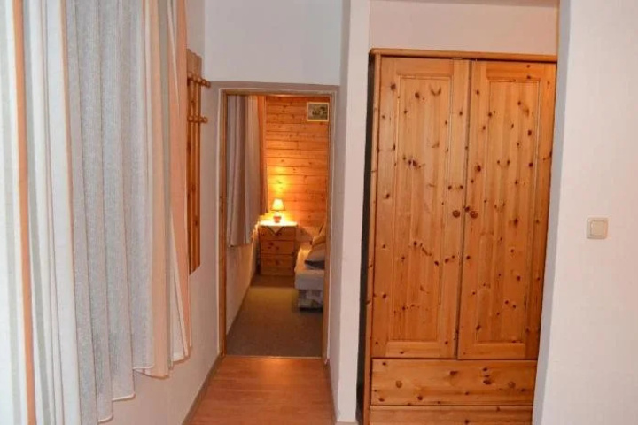 Room 2 of 18