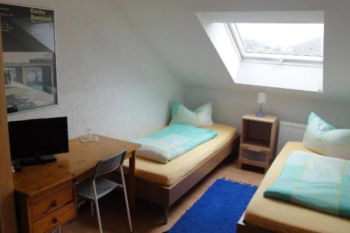 Room 7 of 16