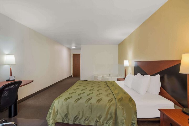 1 King Bed (1 of 13)