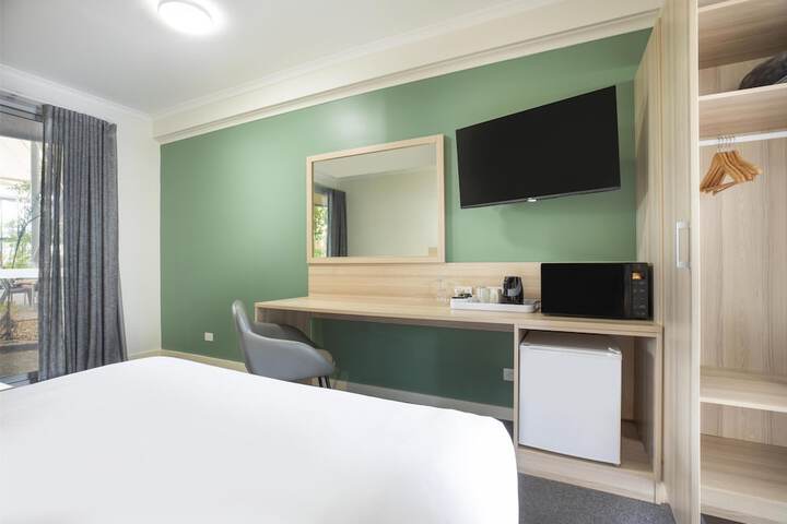 Room 5 of 40