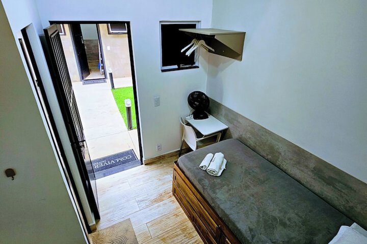Room 10 of 34