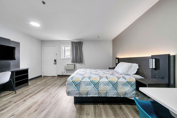 Room 2 of 6