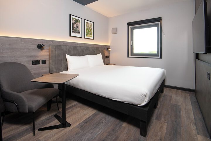 Room 5 of 98
