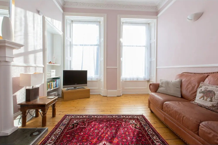 Room 4 of 13