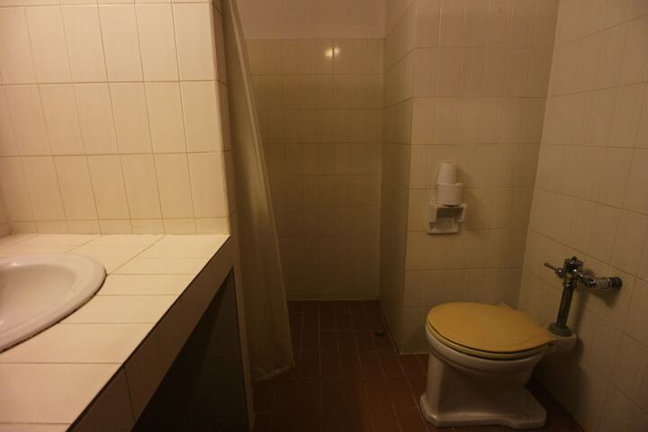 Room 25 of 39