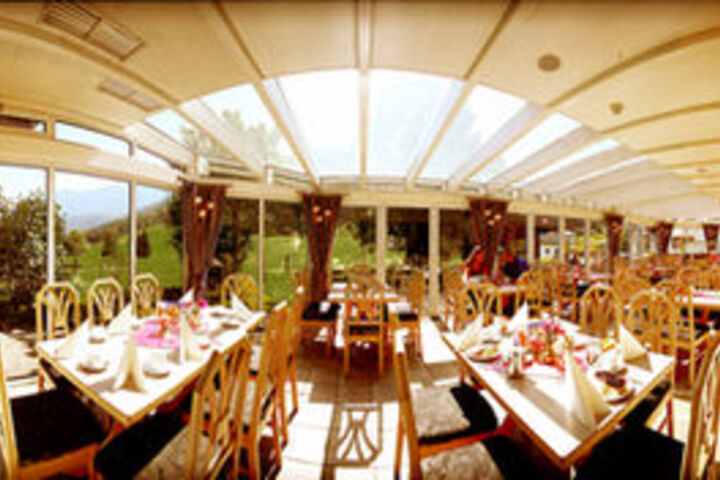 Dining 3 of 8