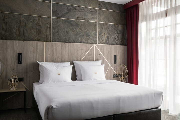 Room 10 of 49