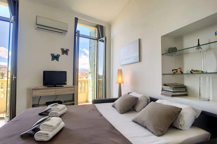 Room 2 of 14